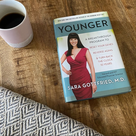 Younger - Hardcover book by Dr. Sara Gottfried - Picture 3 of 10